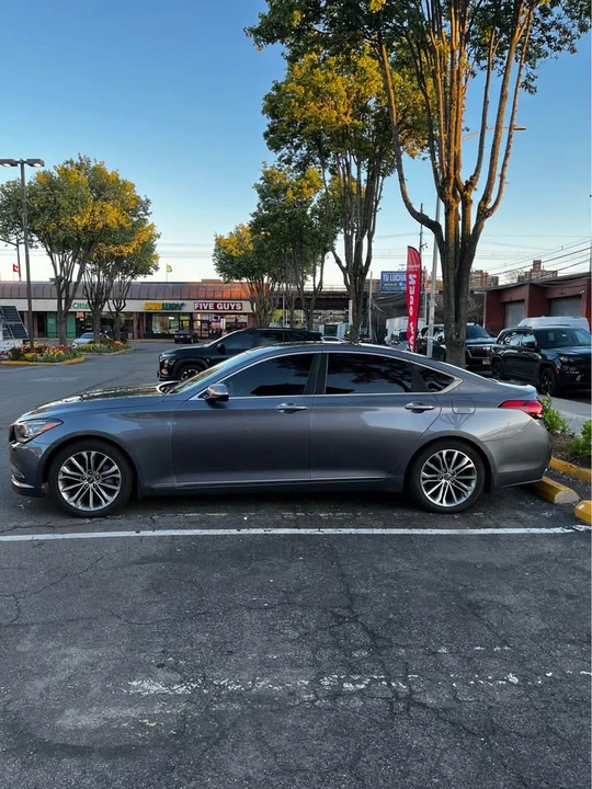 2016 Hyundai Genesis - Image 9 of 19