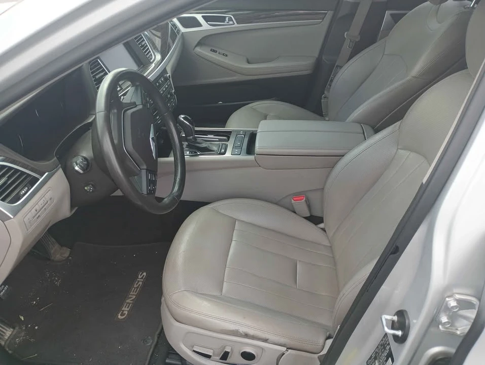 2016 Hyundai Genesis - Image 7 of 10