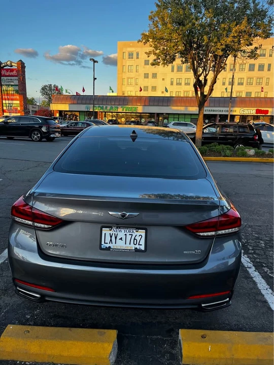 2016 Hyundai Genesis - Image 10 of 19