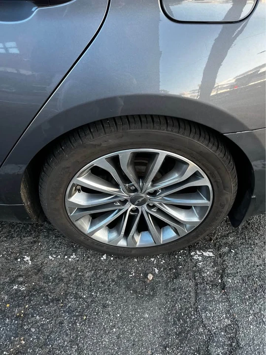 2016 Hyundai Genesis - Image 12 of 19