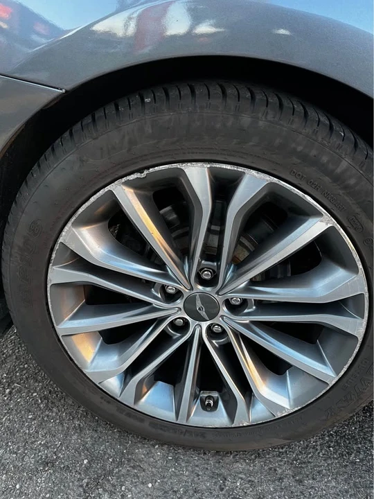 2016 Hyundai Genesis - Image 13 of 19