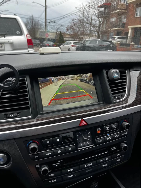 2016 Hyundai Genesis - Image 16 of 19