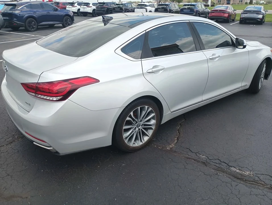 2016 Hyundai Genesis - Image 2 of 10