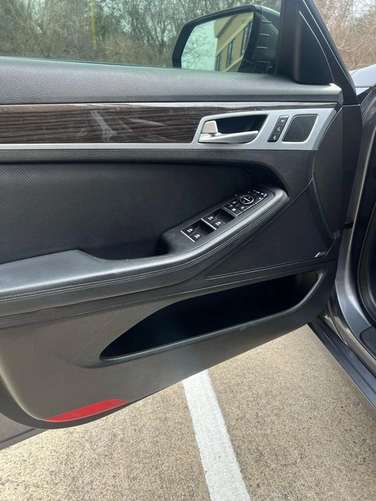 2016 Hyundai Genesis - Image 17 of 20