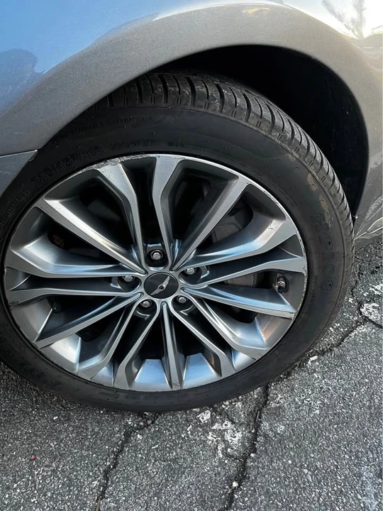 2016 Hyundai Genesis - Image 11 of 19