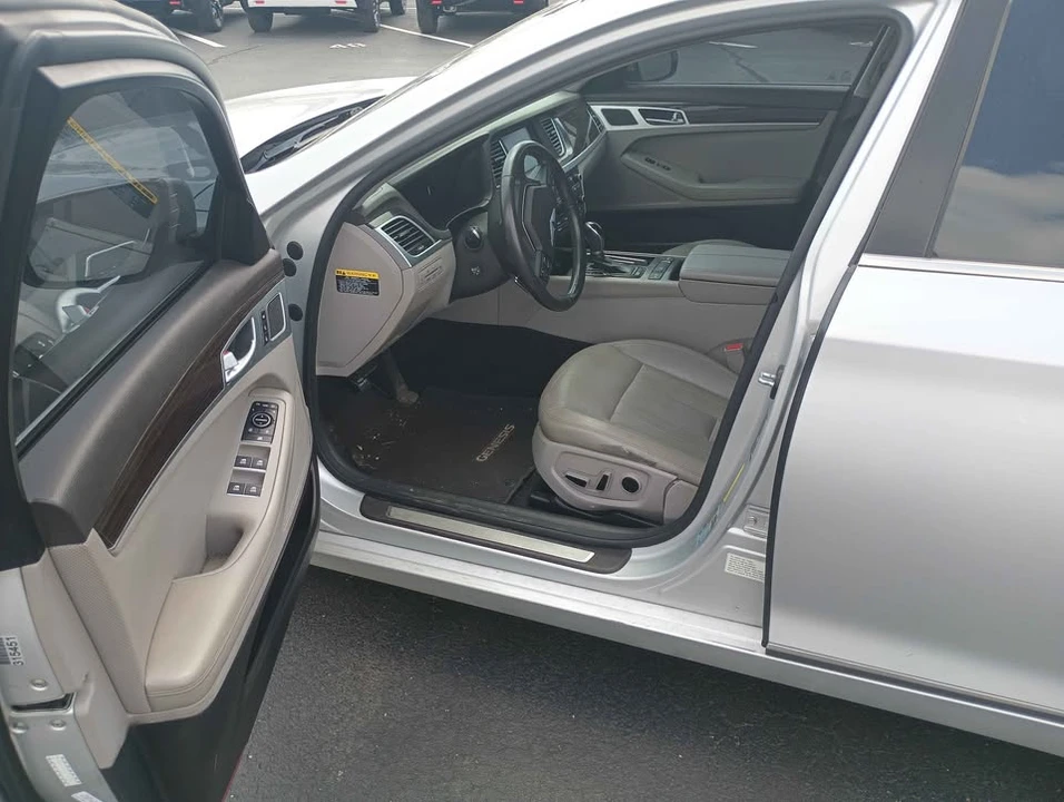 2016 Hyundai Genesis - Image 7 of 10