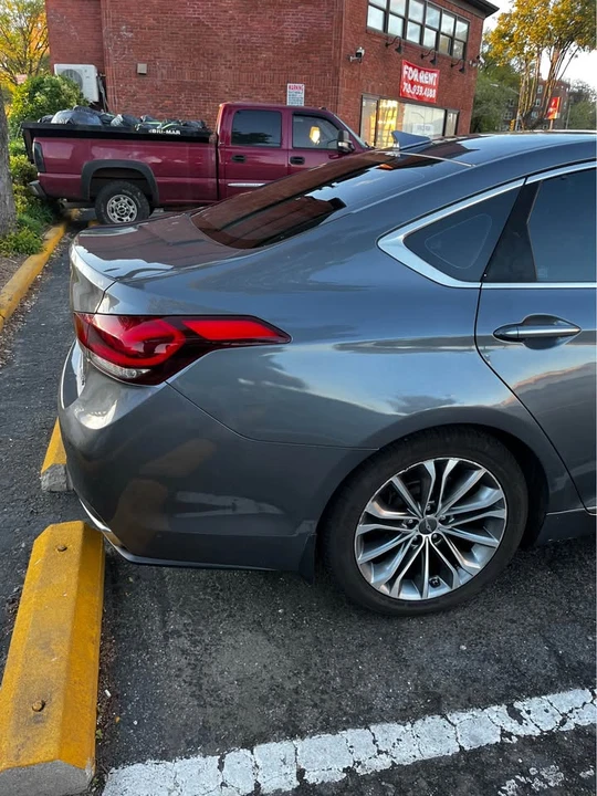 2016 Hyundai Genesis - Image 8 of 19