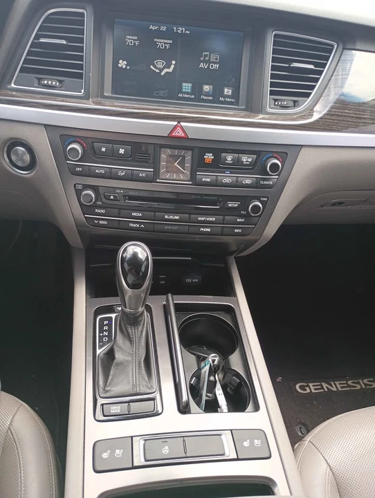 2016 Hyundai Genesis - Image 9 of 10