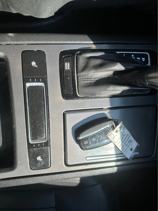 2016 Hyundai Genesis - Image 17 of 20