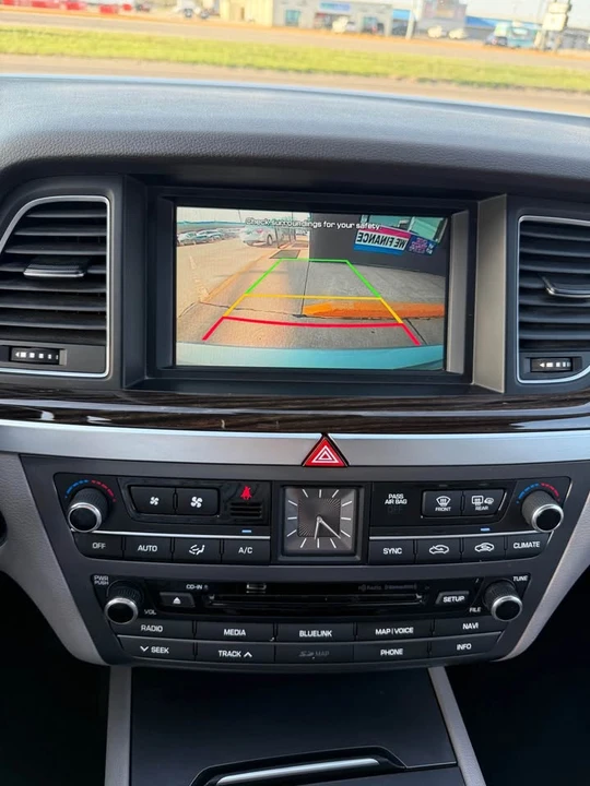 2016 Hyundai Genesis - Image 17 of 18