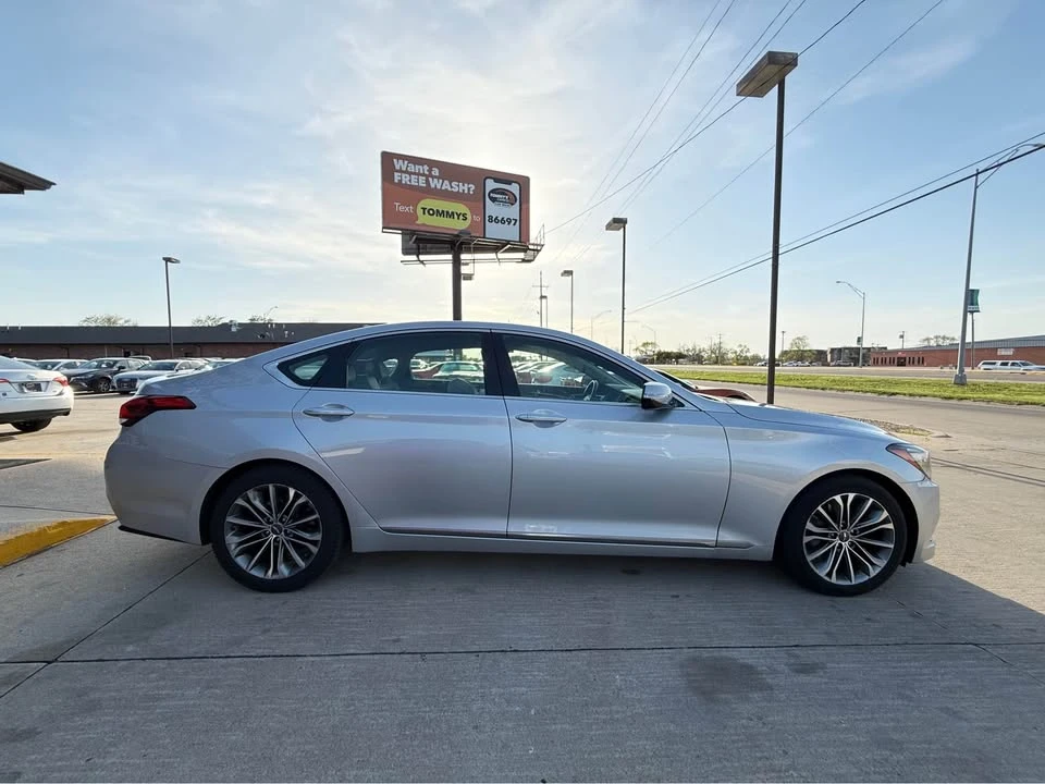 2016 Hyundai Genesis - Image 5 of 18