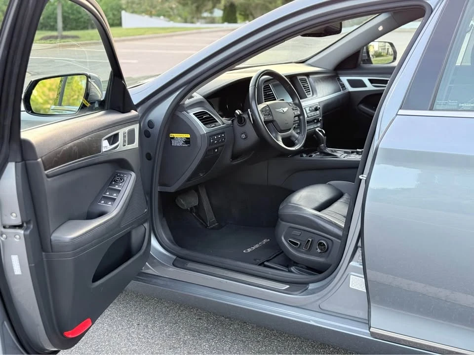 2016 Hyundai Genesis - Image 6 of 17