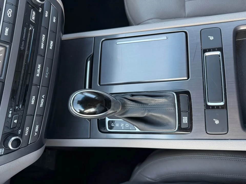 2016 Hyundai Genesis - Image 15 of 18
