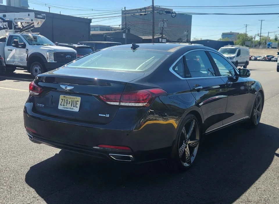 2016 Hyundai Genesis - Image 4 of 10