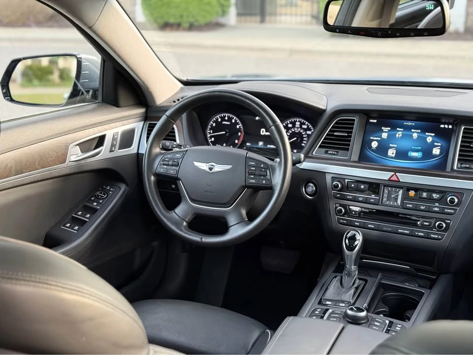 2016 Hyundai Genesis - Image 13 of 17