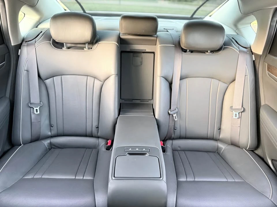 2016 Hyundai Genesis - Image 10 of 17