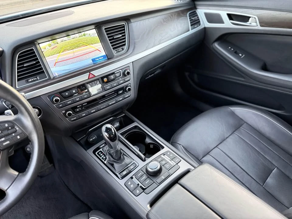 2016 Hyundai Genesis - Image 14 of 17