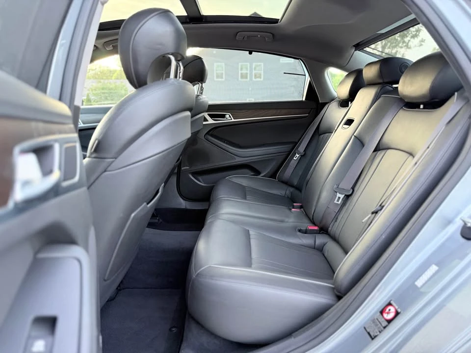 2016 Hyundai Genesis - Image 9 of 17