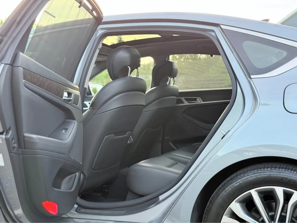 2016 Hyundai Genesis - Image 8 of 17