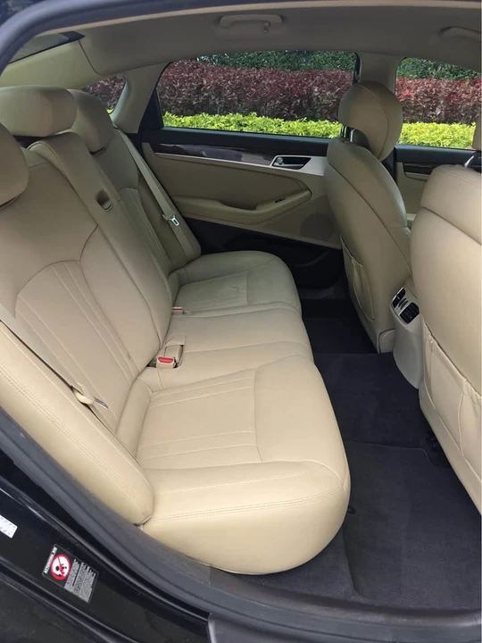 2016 Hyundai Genesis - Image 9 of 19