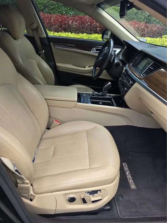 2016 Hyundai Genesis - Image 10 of 19