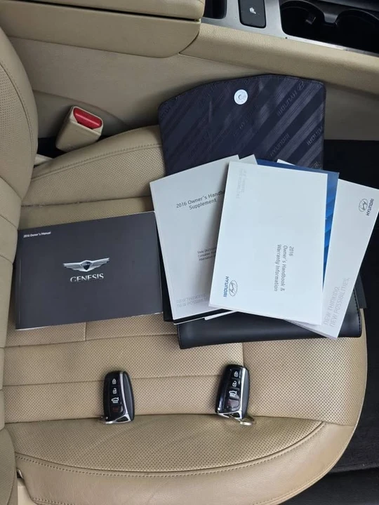 2016 Hyundai Genesis - Image 19 of 20