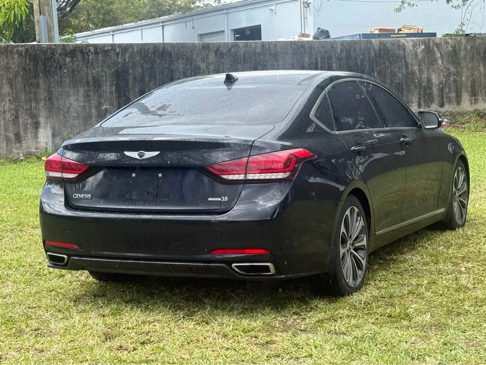 2016 Hyundai Genesis - Image 5 of 18