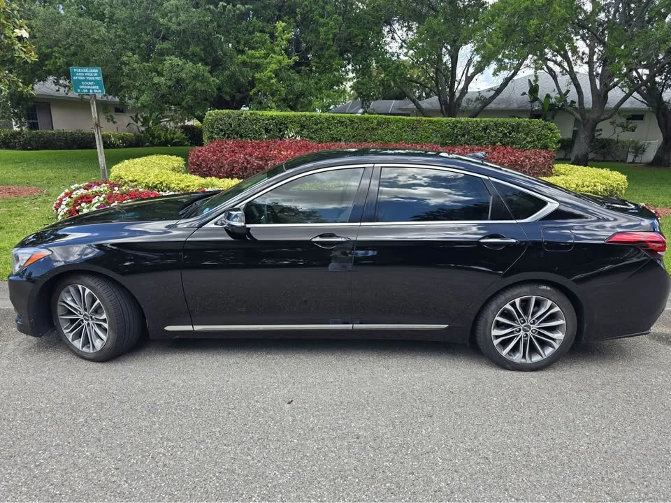 2016 Hyundai Genesis - Image 17 of 19