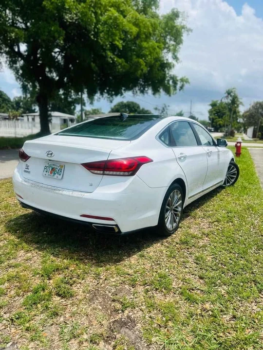 2016 Hyundai Genesis - Image 6 of 17