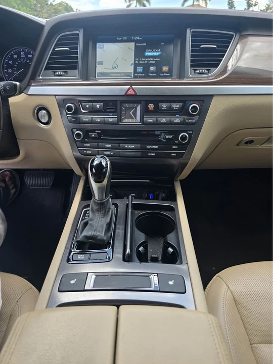 2016 Hyundai Genesis - Image 5 of 19