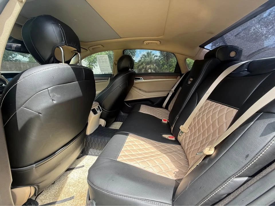 2016 Hyundai Genesis - Image 9 of 18