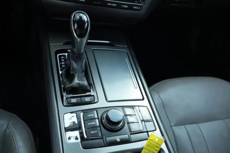 2016 Hyundai Genesis - Image 12 of 18