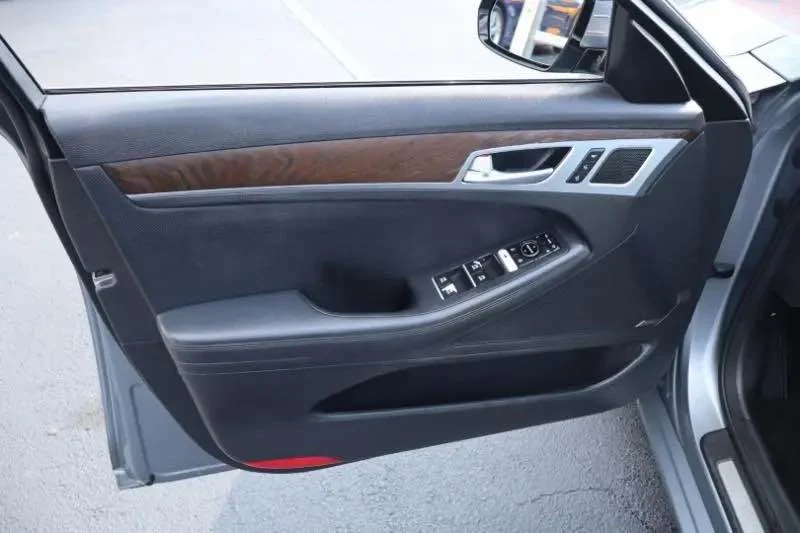 2016 Hyundai Genesis - Image 8 of 18