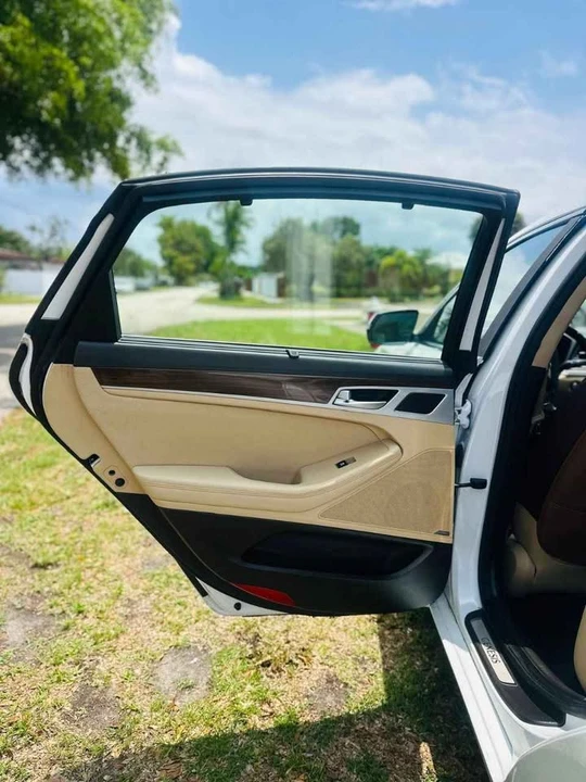2016 Hyundai Genesis - Image 11 of 17