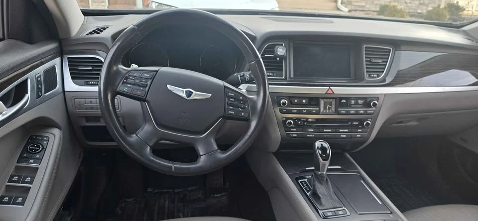 2016 Hyundai Genesis - Image 2 of 4