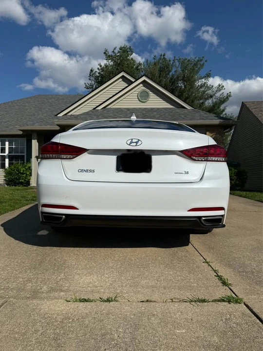 2016 Hyundai Genesis - Image 4 of 8