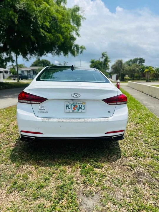 2016 Hyundai Genesis - Image 7 of 17