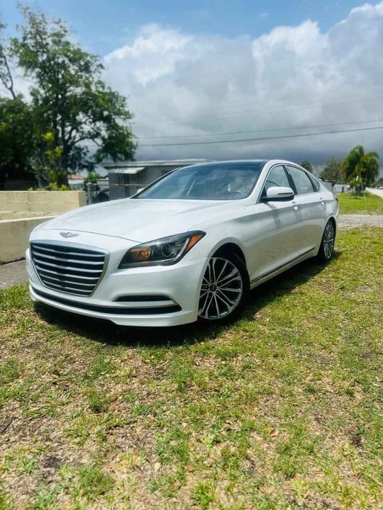 2016 Hyundai Genesis - Image 4 of 17