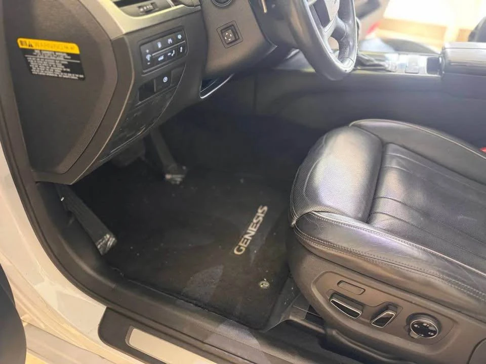 2016 Hyundai Genesis - Image 15 of 18