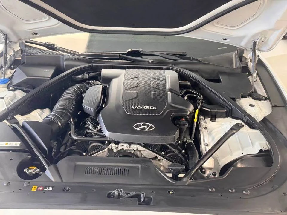 2016 Hyundai Genesis - Image 7 of 18