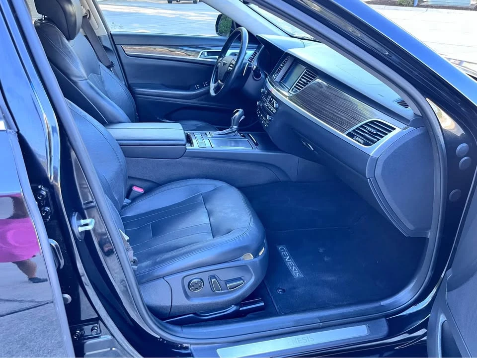 2016 Hyundai Genesis - Image 11 of 13