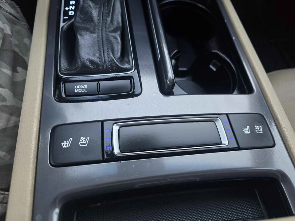 2016 Hyundai Genesis - Image 12 of 14