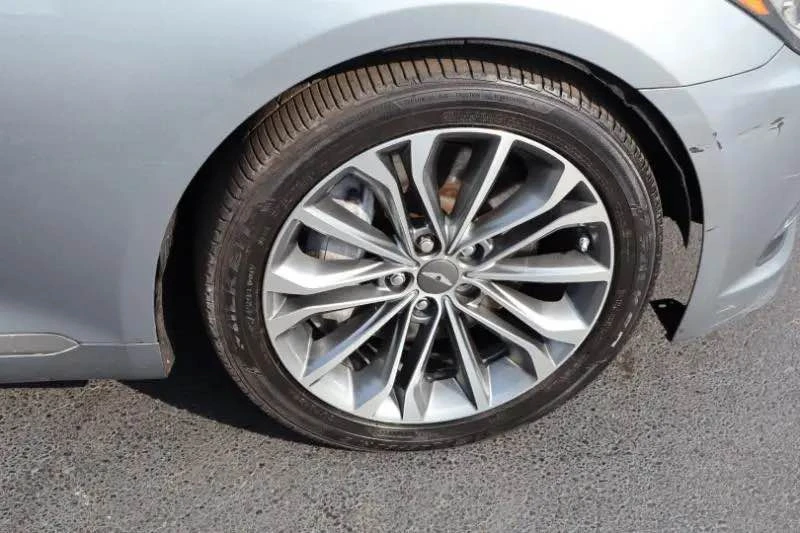 2016 Hyundai Genesis - Image 17 of 18