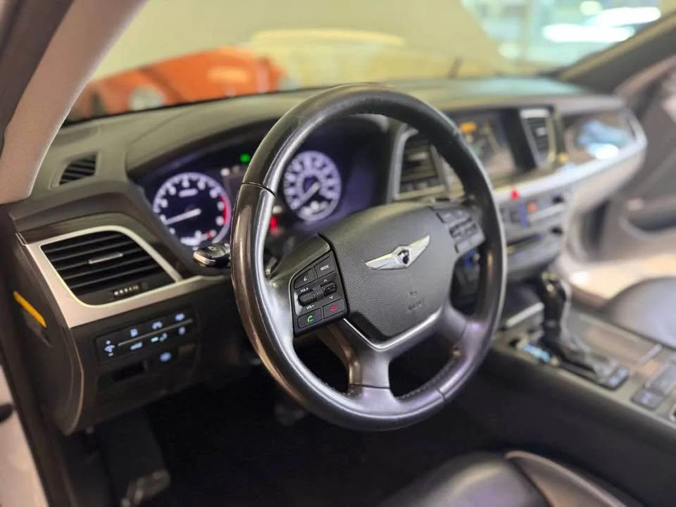 2016 Hyundai Genesis - Image 11 of 18