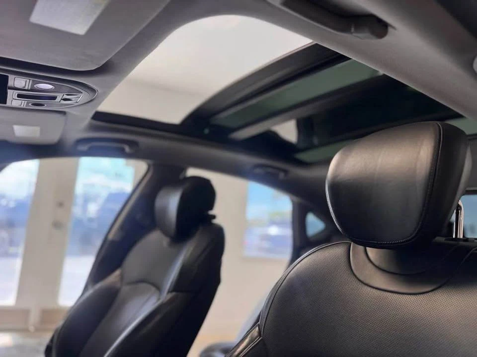 2016 Hyundai Genesis - Image 10 of 18