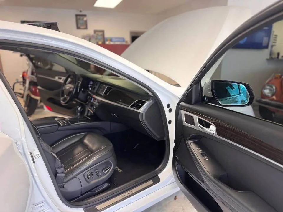 2016 Hyundai Genesis - Image 18 of 18