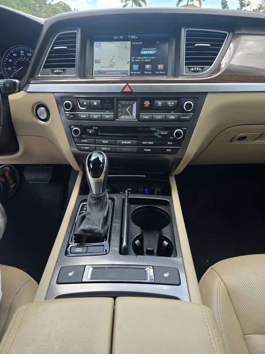 2016 Hyundai Genesis - Image 14 of 20