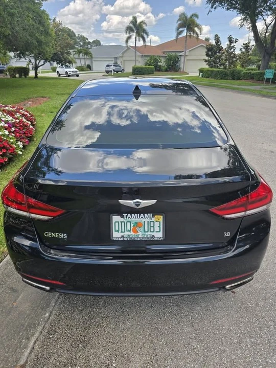 2016 Hyundai Genesis - Image 17 of 20