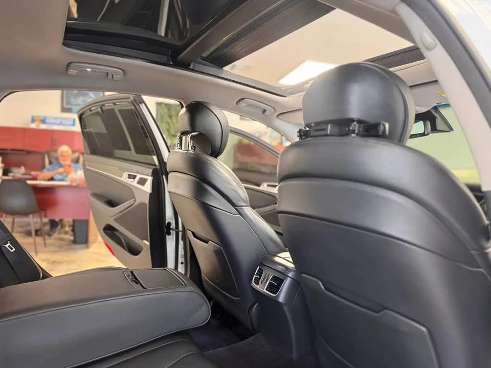 2016 Hyundai Genesis - Image 17 of 18