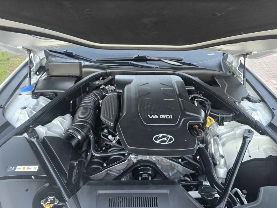2016 Hyundai Genesis - Image 9 of 14